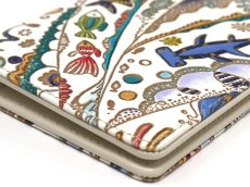 画像4: 【夏限定柄/限定Item】海はひろいな スマート札入れ（金唐柄）［t］ (4)