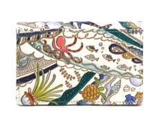 画像2: 【夏限定柄/限定Item】海はひろいな 両面文庫革のパスカードホルダー（金唐柄）［t］ (2)