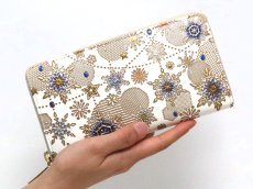 画像4: 【予約限定柄】スノーオーナメント＜ラピス＞ ぐるっとファスナーの長財布（金唐柄）［t］ (4)