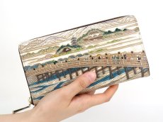 画像4: 【予約限定柄】浮世絵 三条大橋 ぐるっとファスナーの長財布［t］ (4)